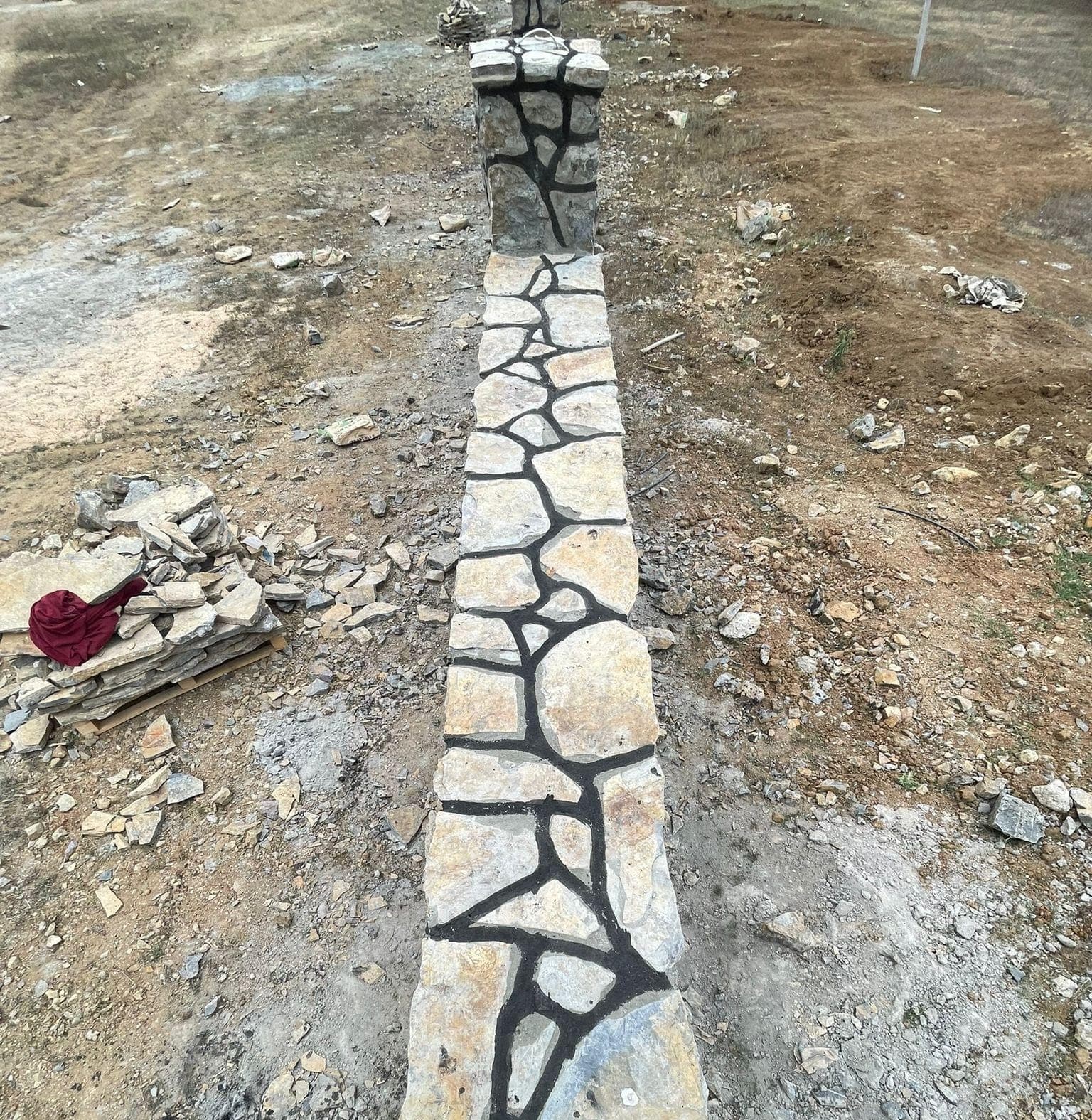 Doğal taş duvar örgü ve derz işçiliği detayı — Bortaş uygulaması