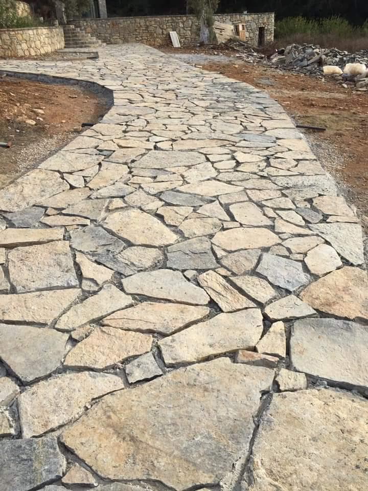 Tuzla Tepeören villa taş yol ve merdiven